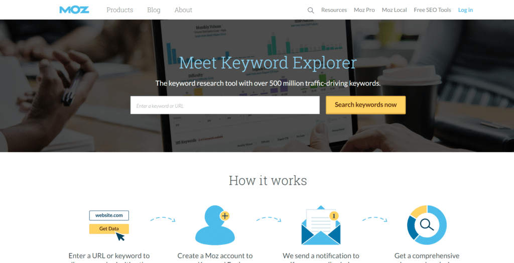 moz-keyword-research-tool "width =" 620 "height =" 317 "srcset =" https://www.monsterinsights.com/wp-content/uploads/2019/12/moz-keyword-research-tool-1024x524 .png 1024w, https://www.monsterinsights.com/wp-content/uploads/2019/12/moz-keyword-research-tool-300x153.png 300w, https://www.monsterinsights.com/wp-content /uploads/2019/12/moz-keyword-research-tool-768x393.png 768w "tailles =" (largeur max: 620px) 100vw, 620px "/></a></noscript></noscript></p>
<p><a href=